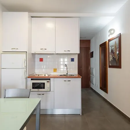 Studio 2 Min Walk Las Canteras Beach - Workspace *